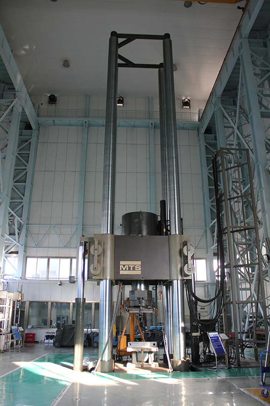 20,000kN液压伺服试验机