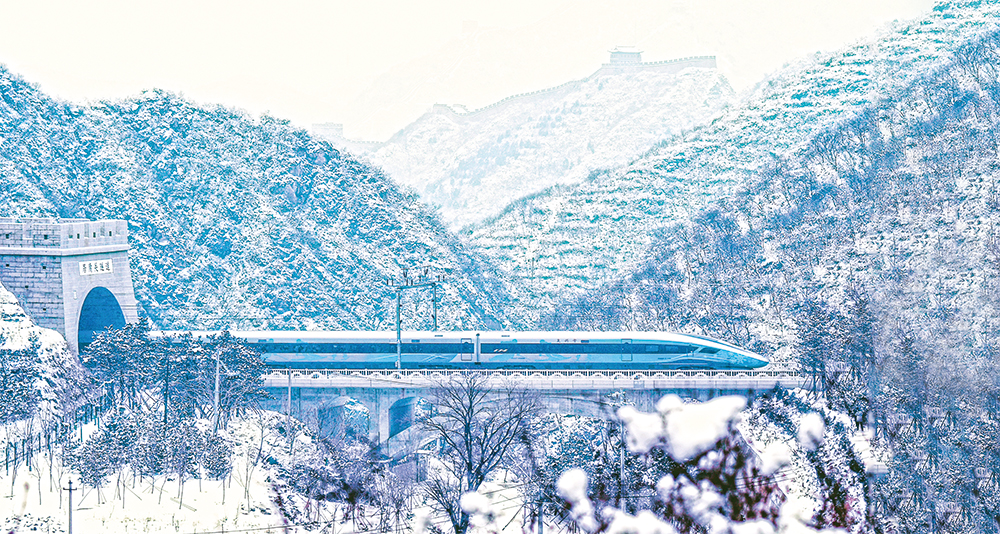“瑞雪迎春”智能型复兴号奔驰在京张高铁
