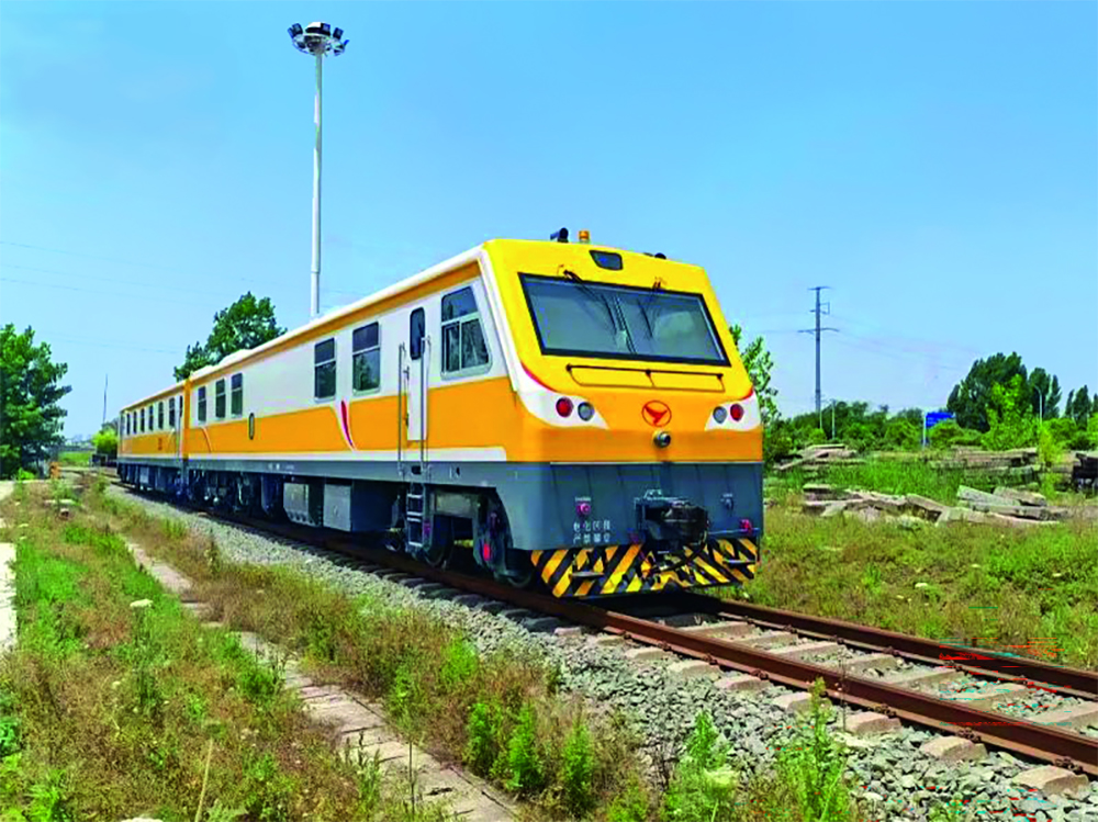 自主研制钢轨探伤车