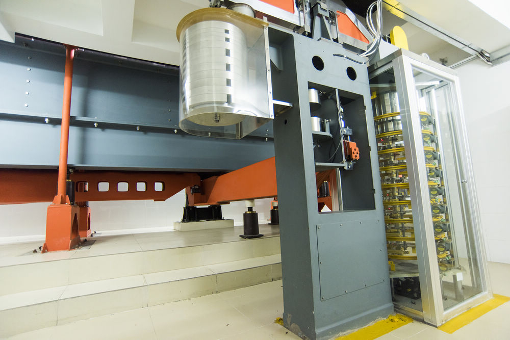 主持研制国内唯一、国际领先的12米标准轨道衡