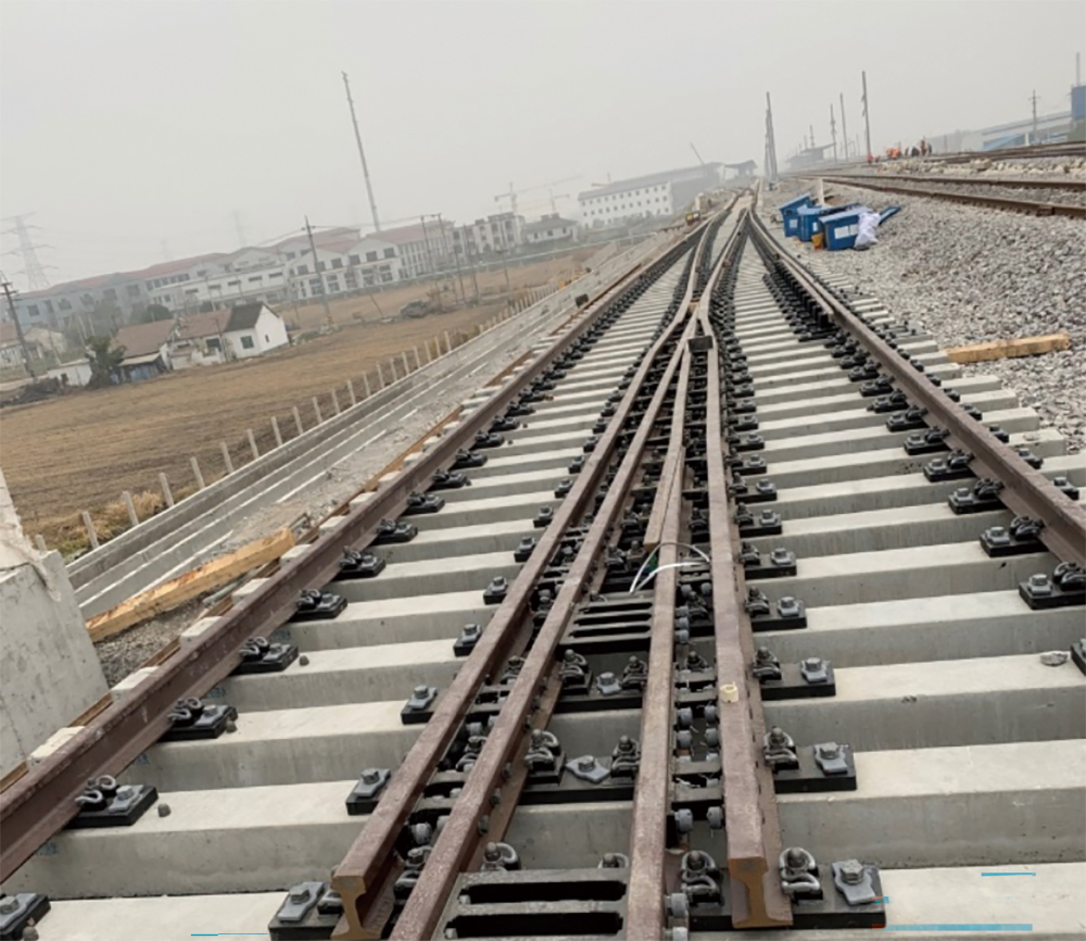 沪通高铁的时速250公里18号单开道岔