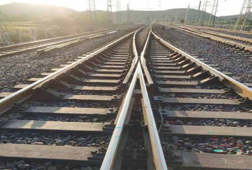 大秦线茶坞工务段的75kg/m钢轨12号镶嵌翼轨式合金钢组合辙叉道岔