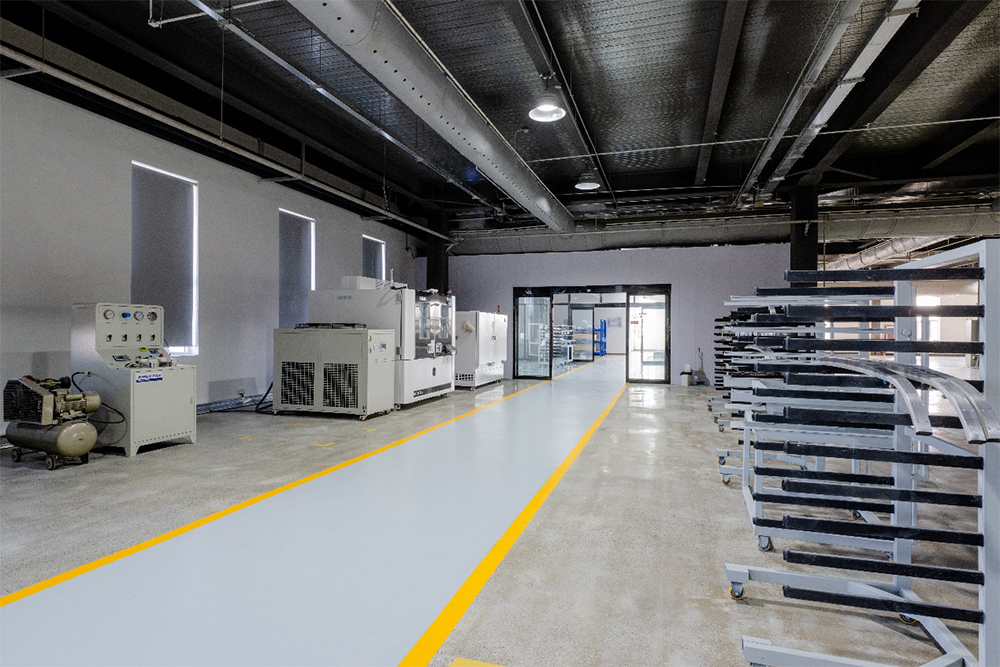 高性能碳滑板生产和检验车间