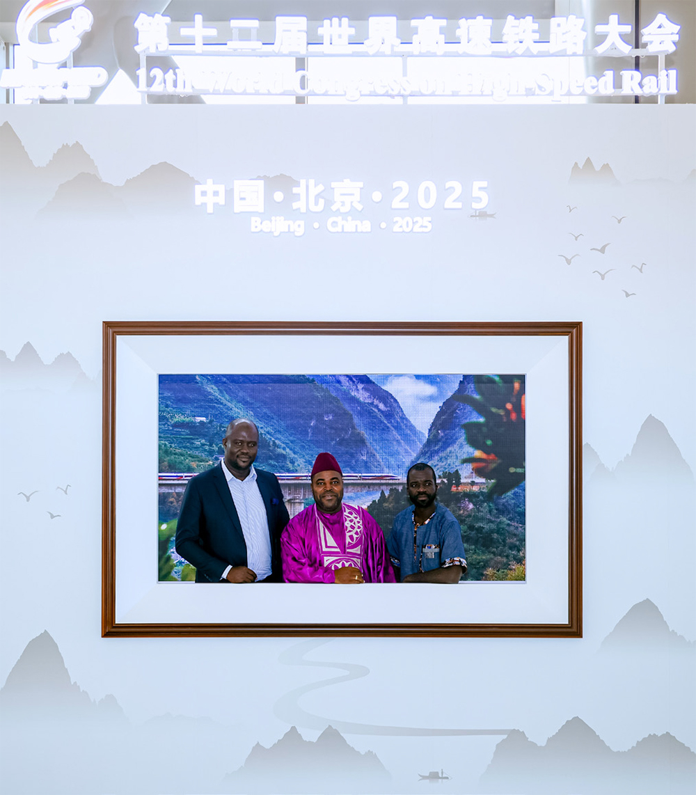 参会代表体验丰富多彩的文化活动