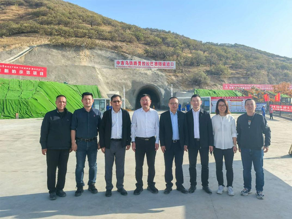 巡查贾拉拉巴德隧道